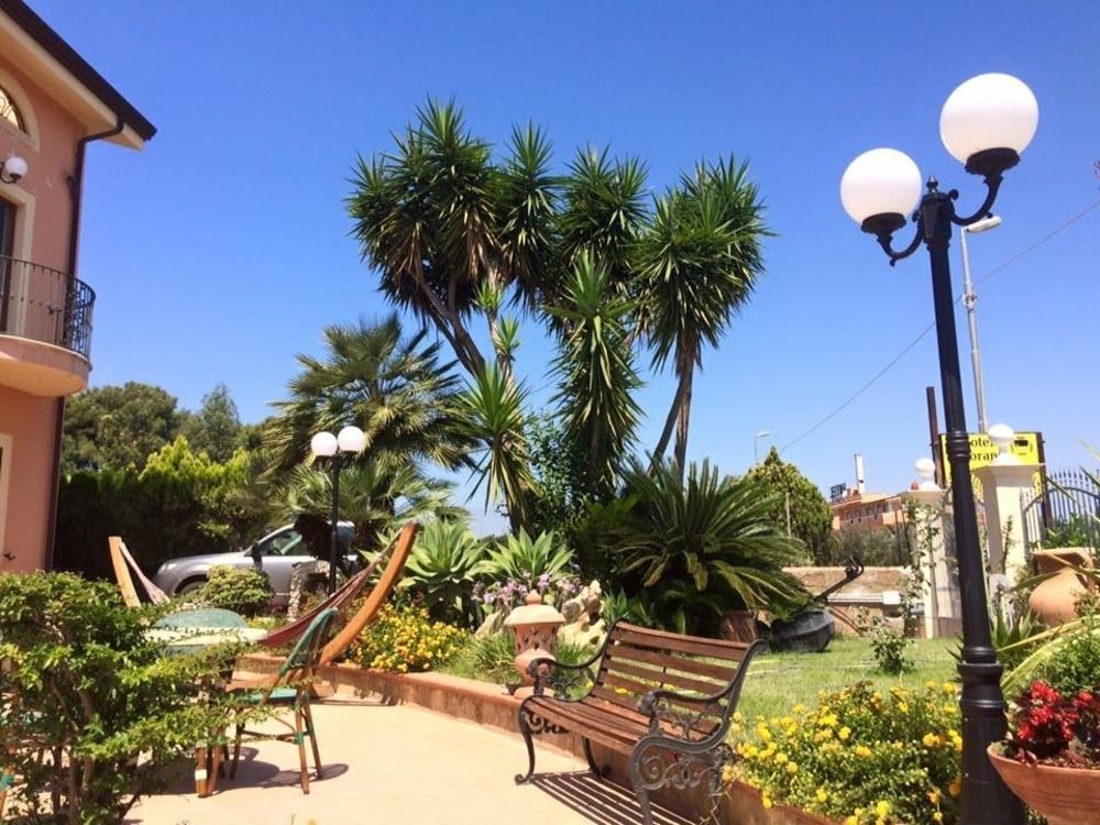 Villa Aurora Le Castella  Buitenkant foto