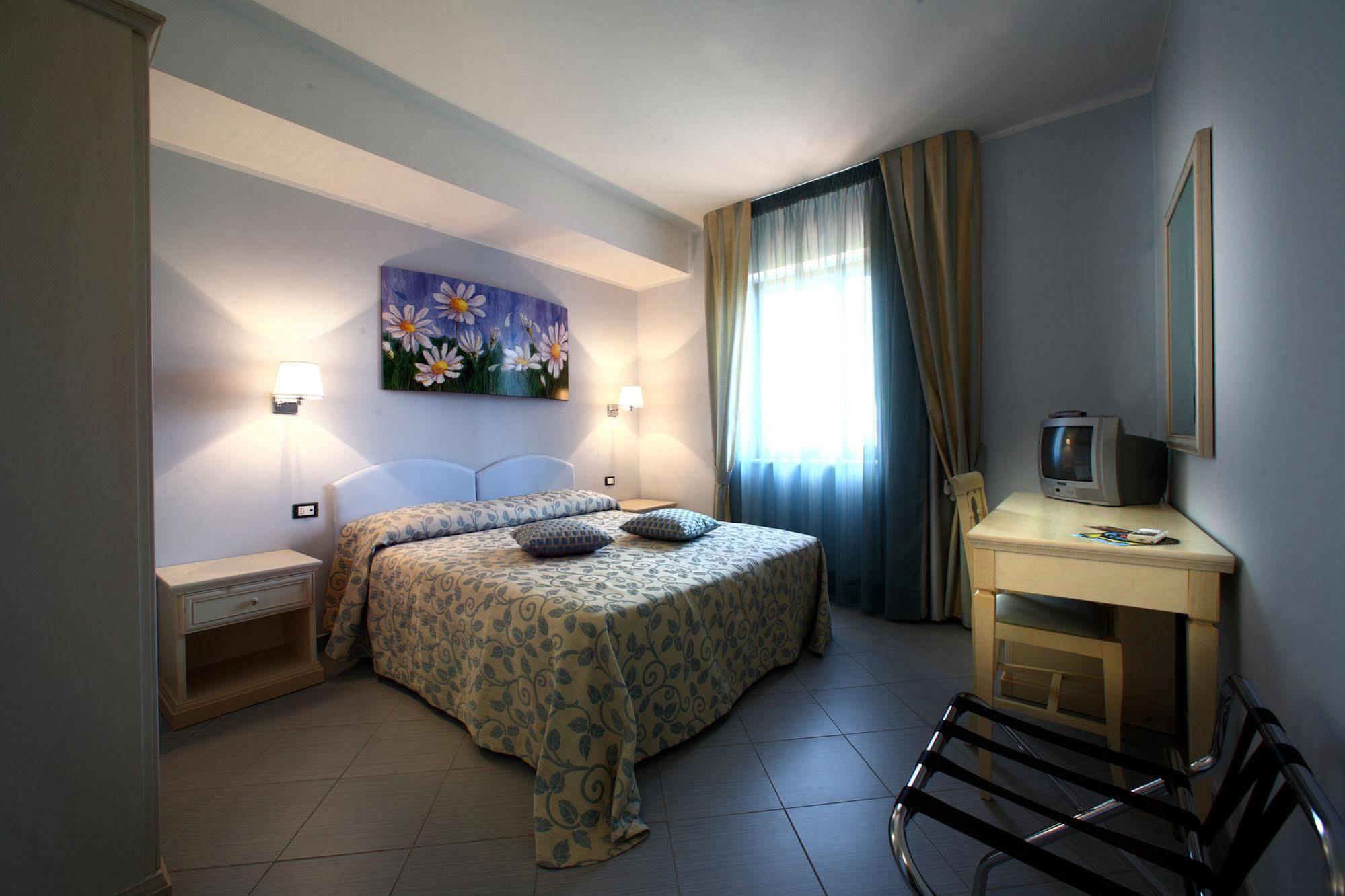 Villa Aurora Le Castella  Buitenkant foto